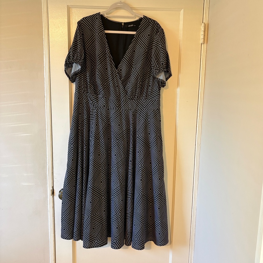 EShakti 2X/22 Retro Black Geometric Pattern Surplice Midi Dress with Pockets